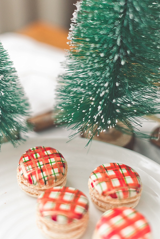 Holiday Plaid Macarons