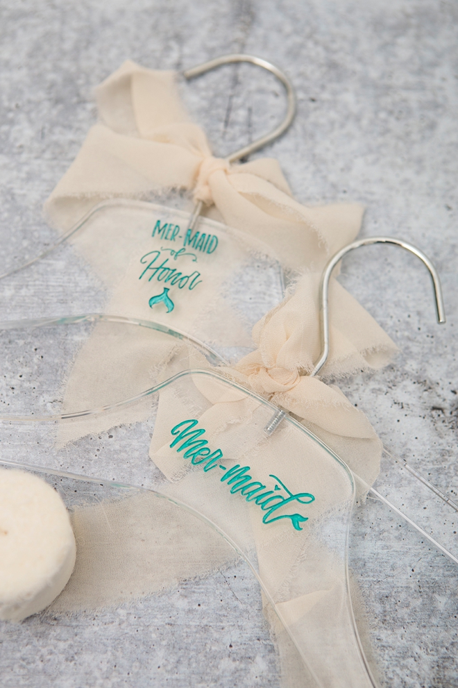 LOVE these custom wedding hangers engraved with a Glowforge!