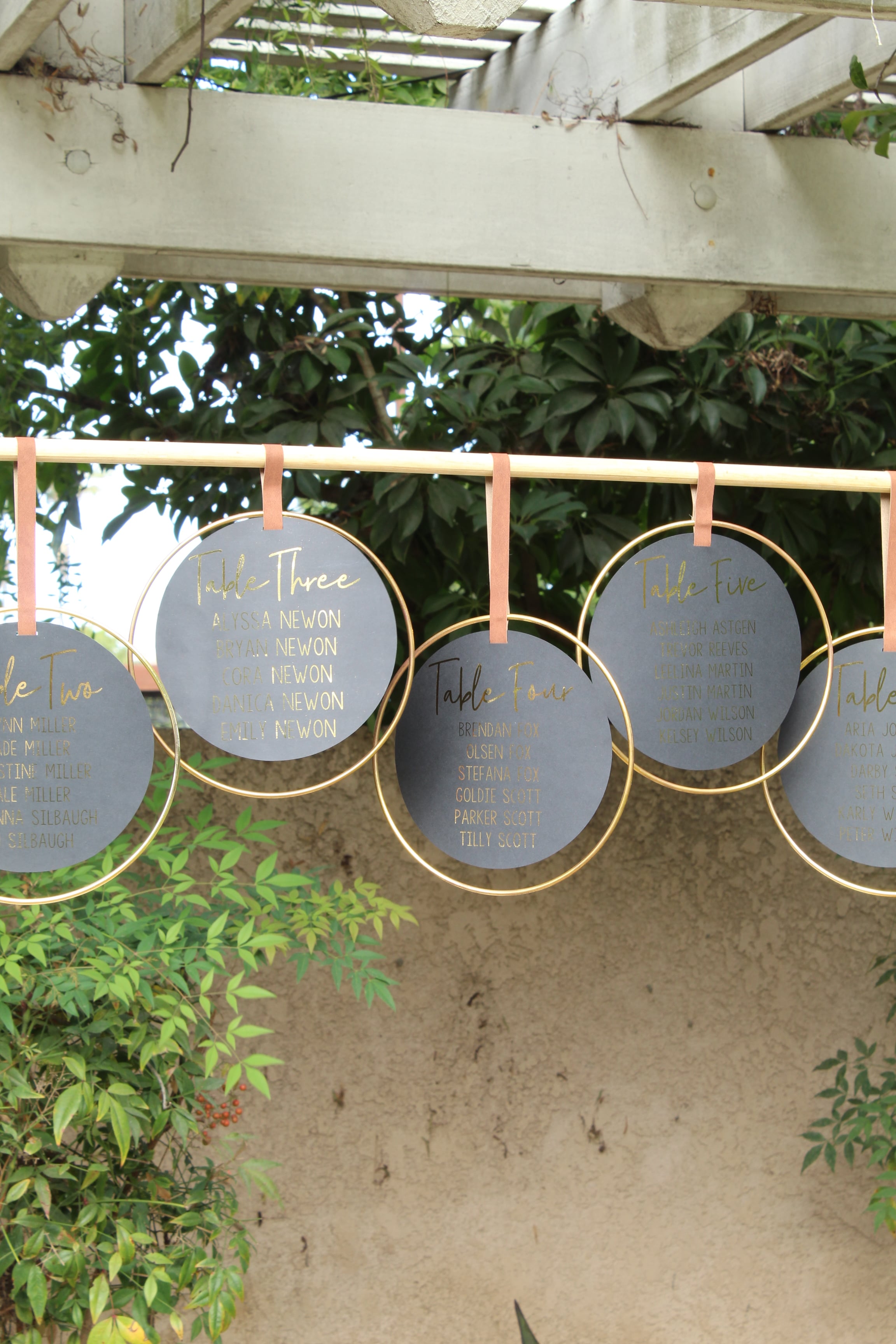 You don't want to miss this DIY Modern Hoop Seating Chart!